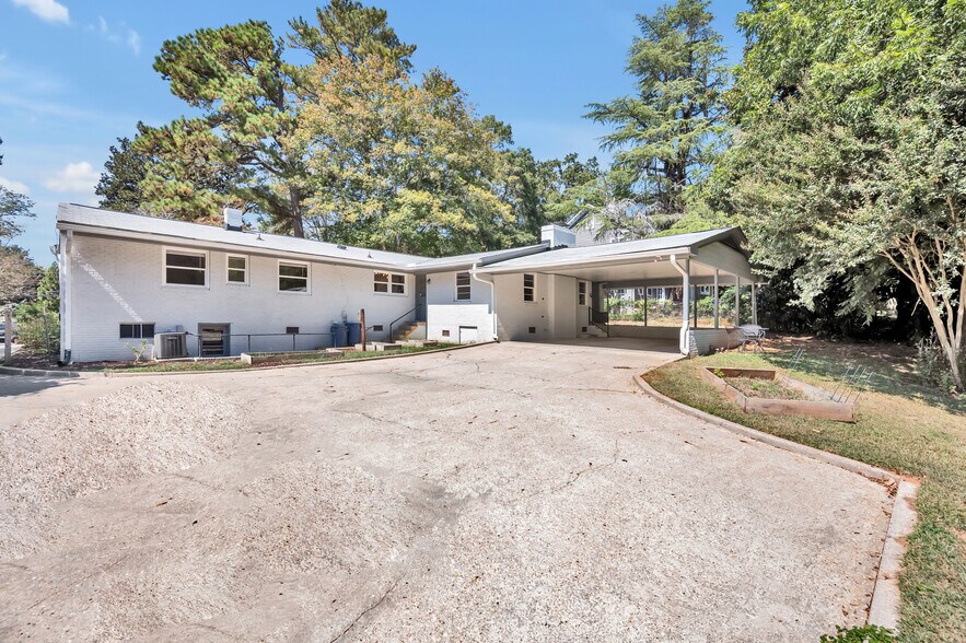 Building Photo - 316 Hillsboro St