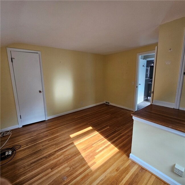 Building Photo - 50 Greenview Dr