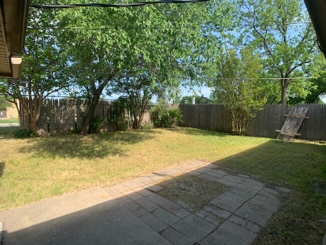 Building Photo - 3 Bedroom Northwest OKC!