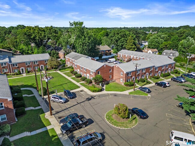 Building Photo - 8 Hamilton Ct