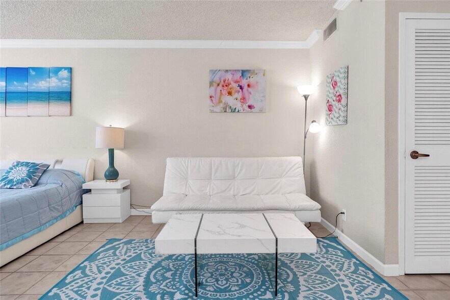 Building Photo - 2501 S Ocean Dr