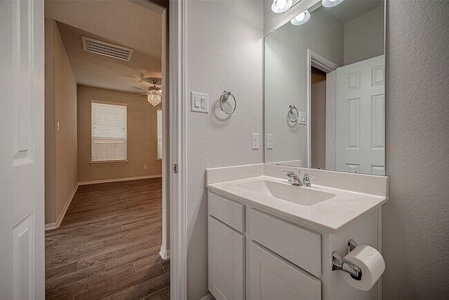 Building Photo - 3423 Hackberry Tree Ln