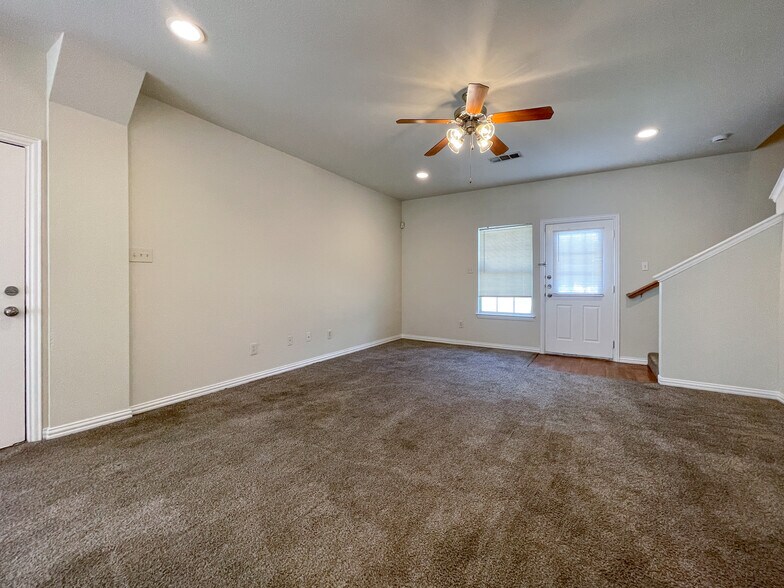 Building Photo - 1824 Bagby Ave