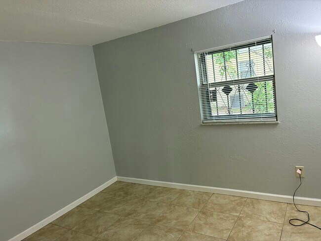 Building Photo - 202 Essex Dr