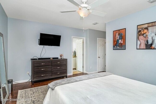 Building Photo - End Unit in Lake Washington Townhomes!!