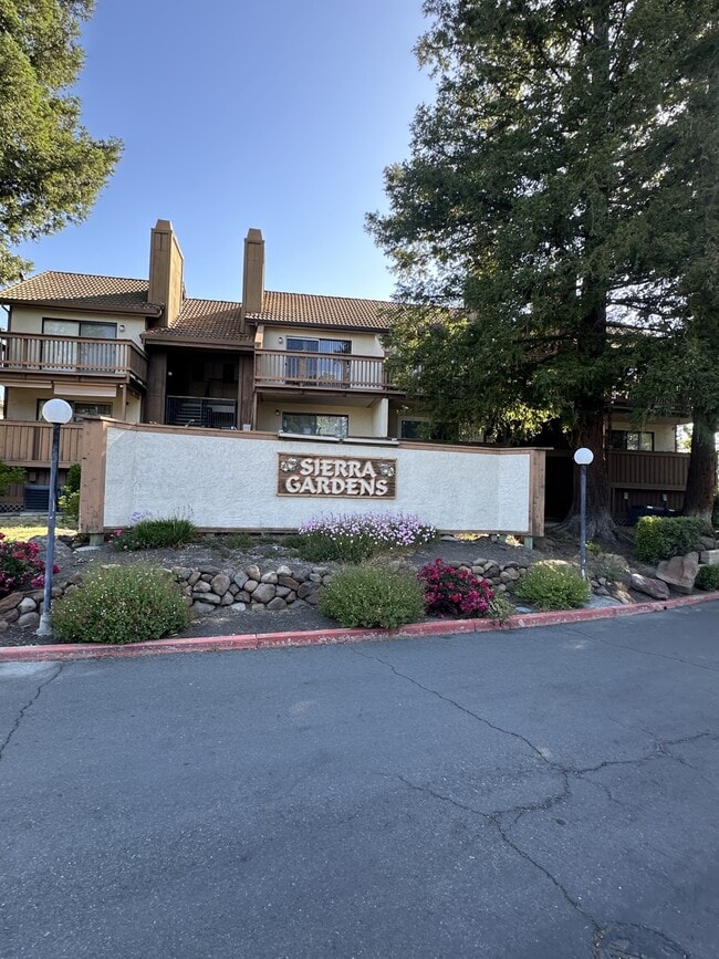 Building Photo - 2055 Sierra Rd