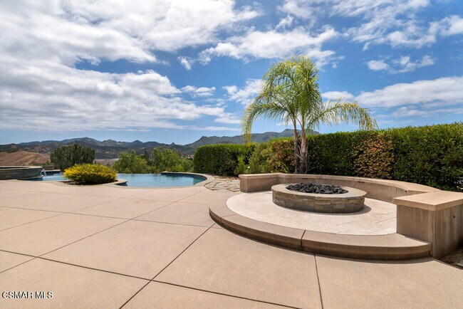 Building Photo - 2076 Hillsbury Rd