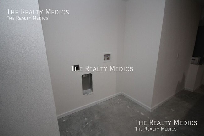 Building Photo - 182 Hillock Ave NW