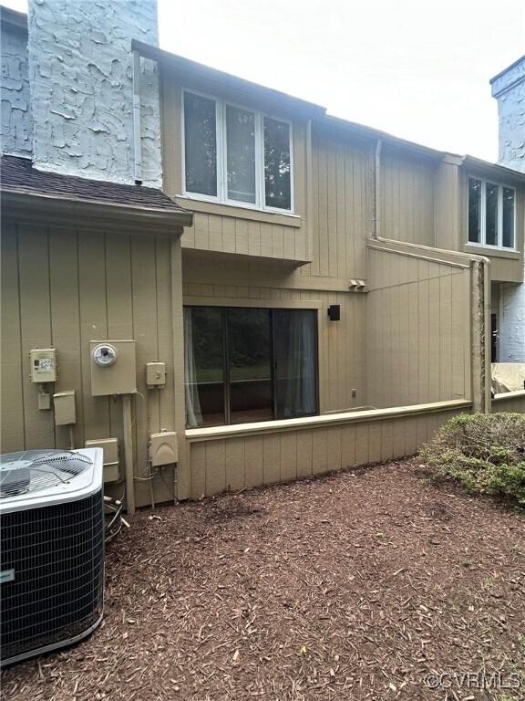 Building Photo - 12100 Shore View Dr