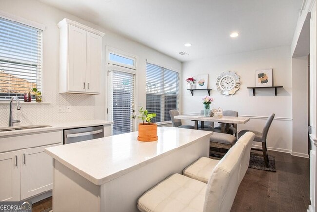 Building Photo - 2414 Fitts Dr