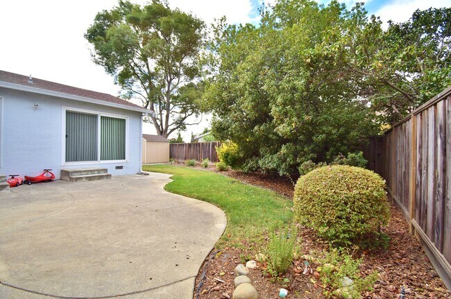 Building Photo - COMING SOON! | $3,990 /  BEAUTIFUL BROOKVALE HOME IN CENTRAL FREMONT
