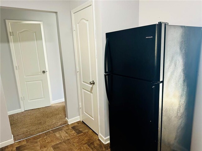 Building Photo - 6078 Oak Bend Ct