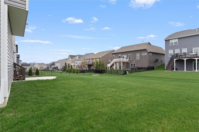 Building Photo - 151 Far Meadow Dr