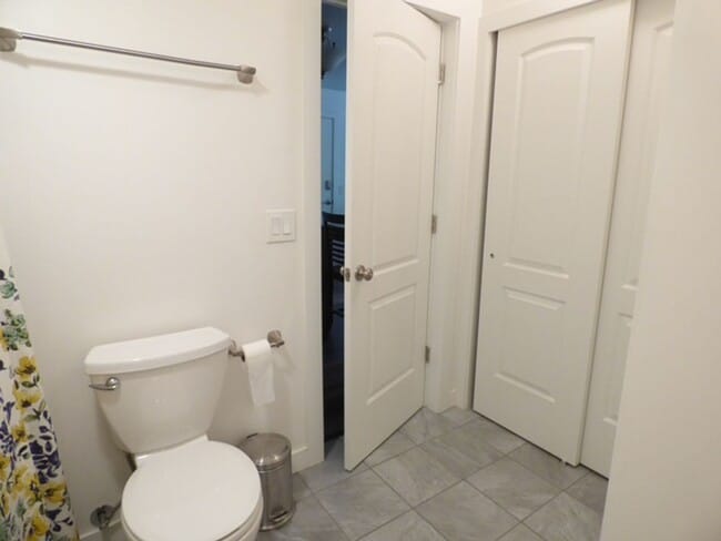 Building Photo - Downtown Living | 1 Bed • 1 Bath Ground-Level Condo | Available August 1!