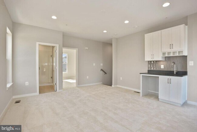 Building Photo - 22958 Clarence Walk Ter