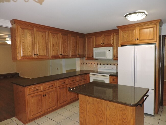 Building Photo - Email Linda@vacosold.com  or Call Office 804-642-2106