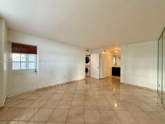 Building Photo - 555 NE 30th St