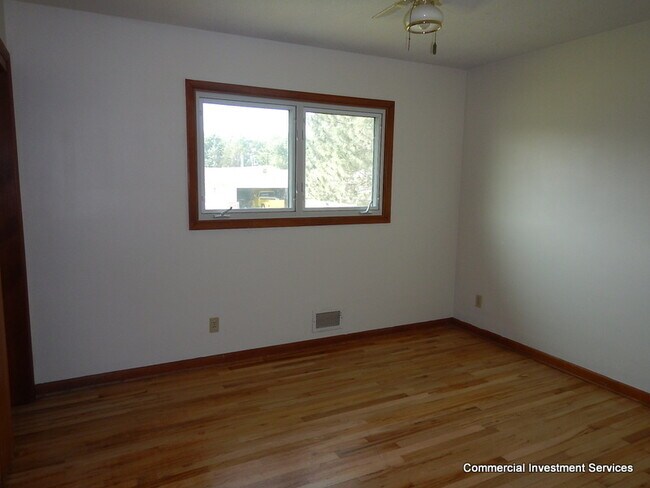 Building Photo - 2214 Anna Ave