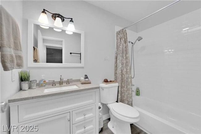 Building Photo - A Must See!! 5 bedroom 3.5 Bathroom home i...
