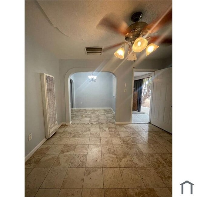 Building Photo - 2139-2145 S Lee Avenue