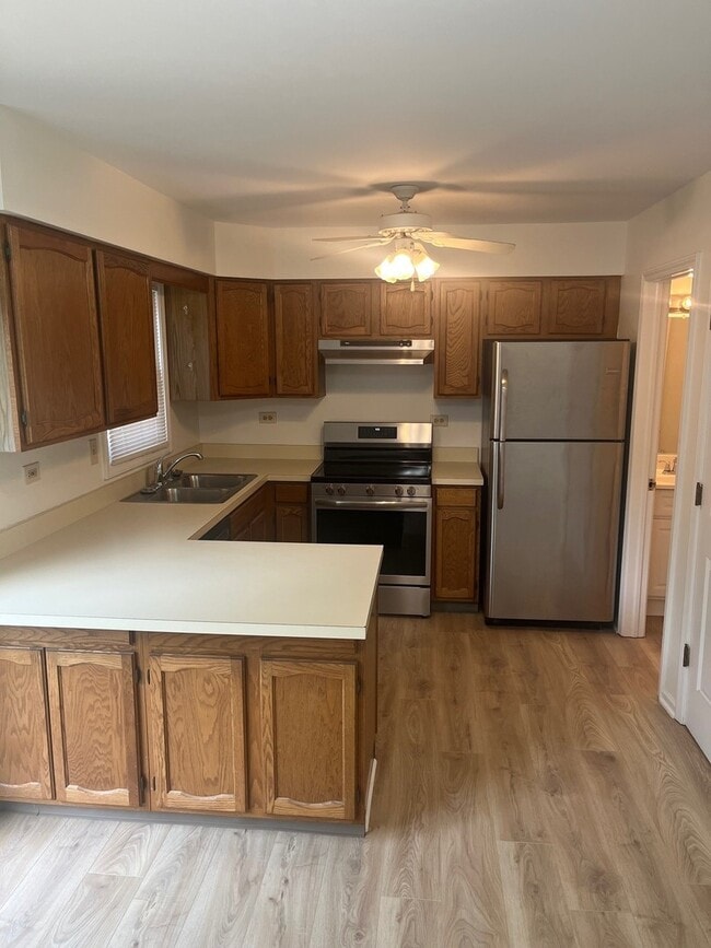 Building Photo - 2122 Rugen Rd