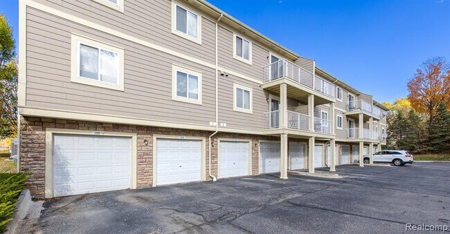 Building Photo - 116 Saber Way