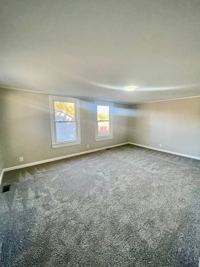 Building Photo - Welcome to this charming 3-bedroom, 1-bathroom home located in the desirable Fort Mill, SC.