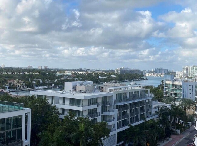 Building Photo - 6039 Collins Ave