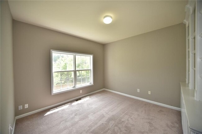 Building Photo - 918 Queensbrooke Way SE