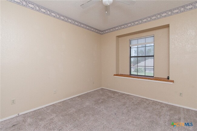 Building Photo - 2304 E Iowa Dr