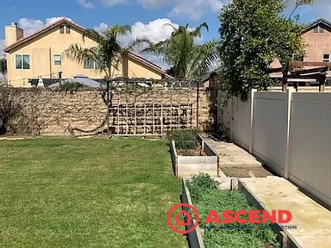 Building Photo - 2-Story Home In Southwest!