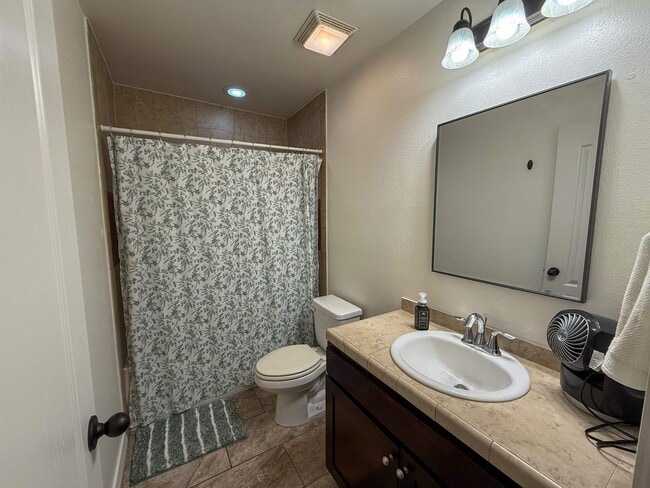 Building Photo - 208 Chisos Oak Dr