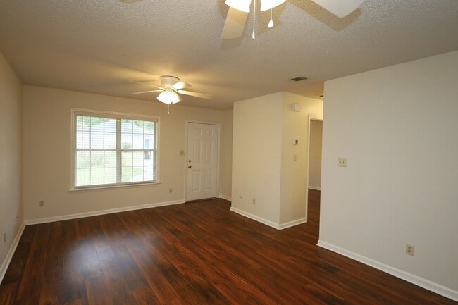 Building Photo - 6127 Vinnie Dr
