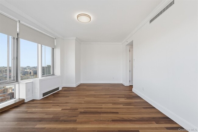 Building Photo - 3220 Arlington Ave