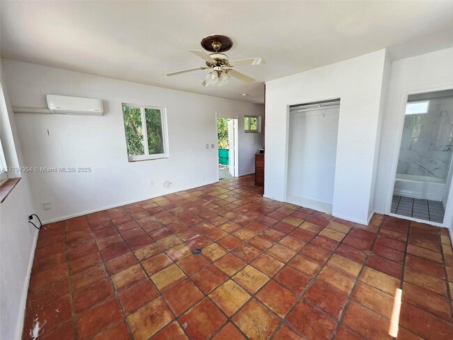 Building Photo - 524 Hampton Rd