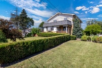Building Photo - 1420 Oakton St