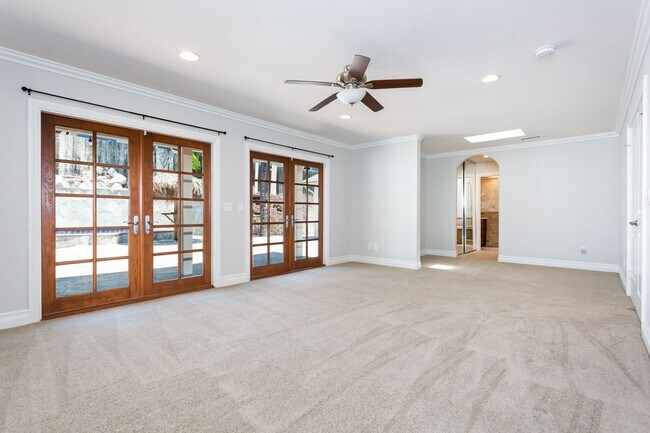 Building Photo - Spacious Entertainers Retreat in San Carlos!