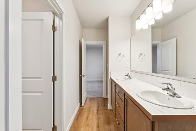 Building Photo - 2046 E Cave Falls St