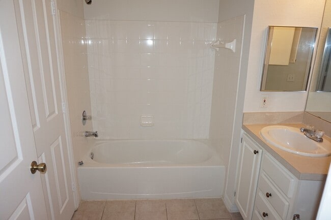 Building Photo - Spacious 2/2 in Prestigious Visconti at Maitland