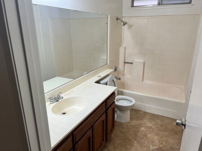 Building Photo - 5409 Tupper Ct