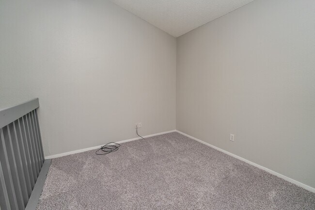 Building Photo - 200 Pecan Dr