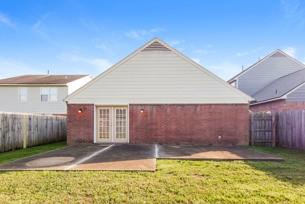 Building Photo - 7296 Green Ash Dr