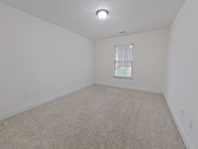 Building Photo - 528 Scenic Dr