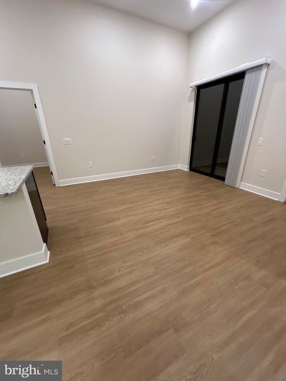 Building Photo - 624 Main St