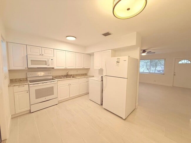 Building Photo - 626 Prosperity Farms Rd