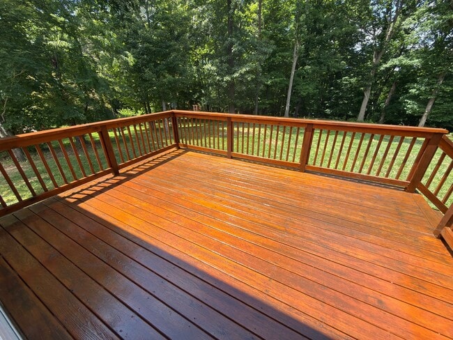 Building Photo - Beautiful Three Bedroom, Two and a half Bath home available in River Wood of Fairlawn