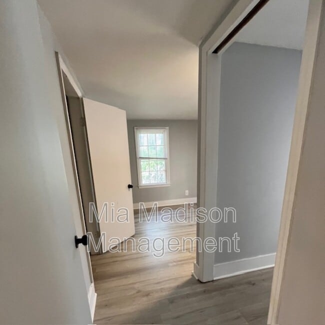 Building Photo - 40 Wesley St