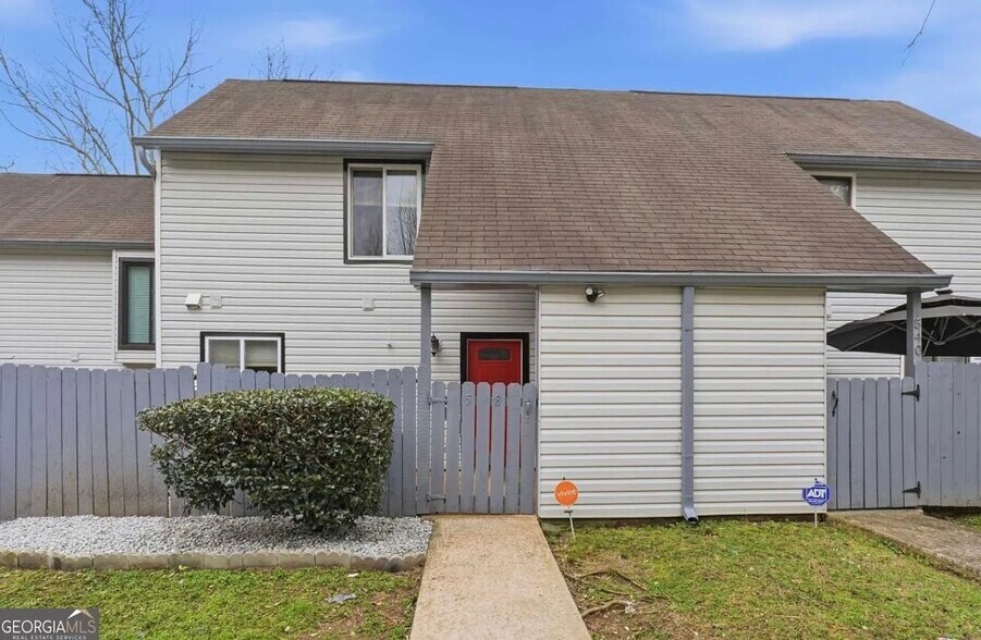Building Photo - 538 Country Greens Dr