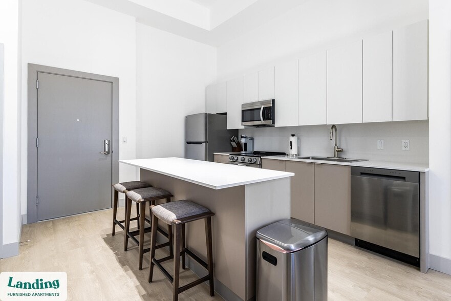 Building Photo - 1155 NE 126th St