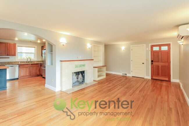 Building Photo - Stylish 4 Bedroom Steps from Shops, Cafes, and Parks